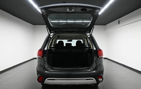 Mitsubishi Outlander III рестайлинг 3, 2019 год, 1 945 000 рублей, 7 фотография