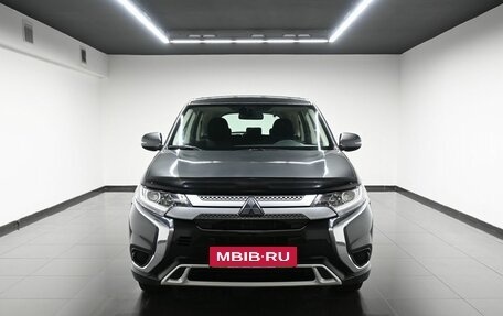 Mitsubishi Outlander III рестайлинг 3, 2019 год, 1 945 000 рублей, 3 фотография