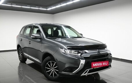 Mitsubishi Outlander III рестайлинг 3, 2019 год, 1 945 000 рублей, 5 фотография