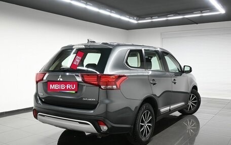 Mitsubishi Outlander III рестайлинг 3, 2019 год, 1 945 000 рублей, 2 фотография