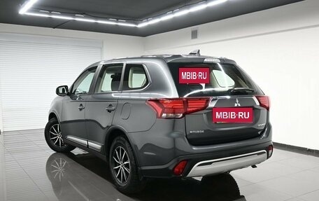 Mitsubishi Outlander III рестайлинг 3, 2019 год, 1 945 000 рублей, 6 фотография