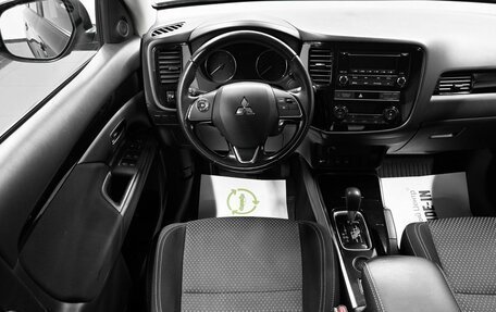 Mitsubishi Outlander III рестайлинг 3, 2019 год, 1 945 000 рублей, 12 фотография