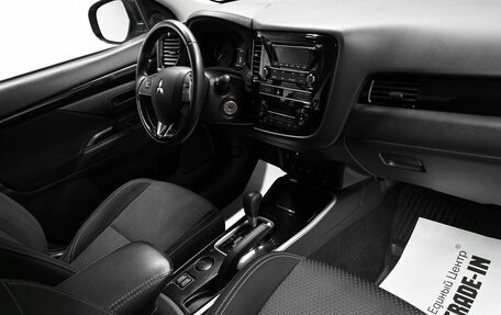 Mitsubishi Outlander III рестайлинг 3, 2019 год, 1 945 000 рублей, 14 фотография