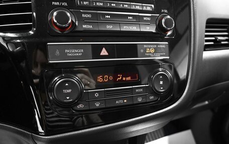 Mitsubishi Outlander III рестайлинг 3, 2019 год, 1 945 000 рублей, 16 фотография