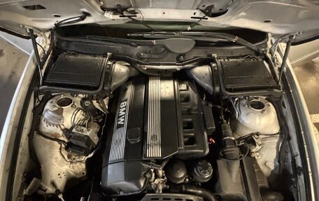 BMW 5 серия, 2001 год, 750 000 рублей, 18 фотография