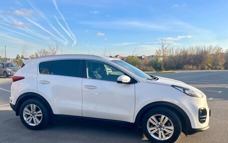 KIA Sportage IV рестайлинг, 2017 год, 1 800 000 рублей, 4 фотография