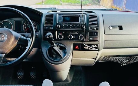 Volkswagen Caravelle T5, 2014 год, 2 050 000 рублей, 7 фотография