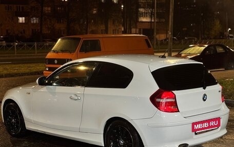 BMW 1 серия, 2011 год, 599 000 рублей, 2 фотография