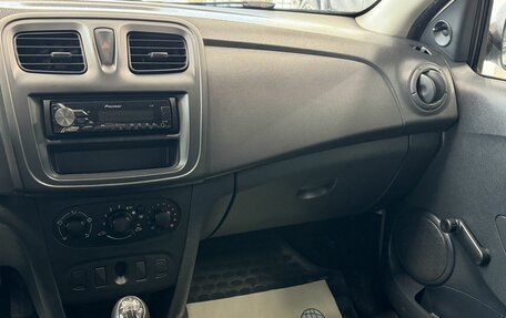 Renault Logan II, 2017 год, 578 000 рублей, 17 фотография