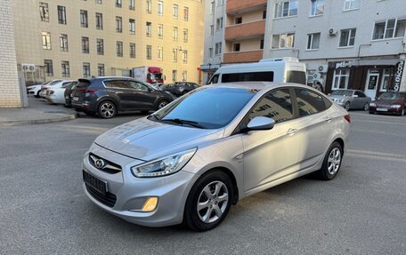 Hyundai Solaris II рестайлинг, 2014 год, 735 000 рублей, 2 фотография