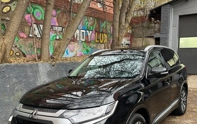 Mitsubishi Outlander III рестайлинг 3, 2019 год, 2 000 000 рублей, 1 фотография