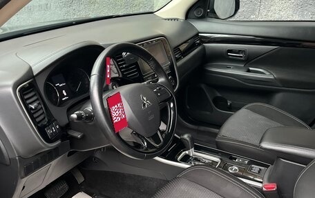 Mitsubishi Outlander III рестайлинг 3, 2019 год, 2 000 000 рублей, 6 фотография