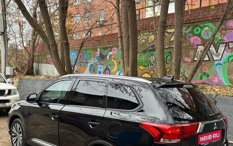 Mitsubishi Outlander III рестайлинг 3, 2019 год, 2 000 000 рублей, 2 фотография