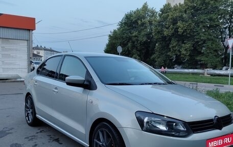 Volkswagen Polo VI (EU Market), 2012 год, 870 000 рублей, 2 фотография