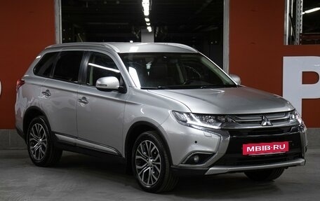 Mitsubishi Outlander III рестайлинг 3, 2015 год, 1 349 000 рублей, 3 фотография