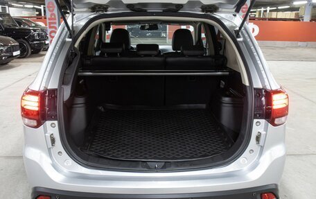 Mitsubishi Outlander III рестайлинг 3, 2015 год, 1 349 000 рублей, 10 фотография