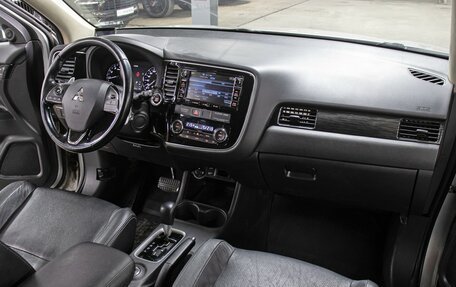 Mitsubishi Outlander III рестайлинг 3, 2015 год, 1 349 000 рублей, 11 фотография