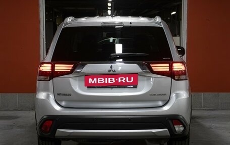 Mitsubishi Outlander III рестайлинг 3, 2015 год, 1 349 000 рублей, 6 фотография