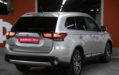 Mitsubishi Outlander III рестайлинг 3, 2015 год, 1 349 000 рублей, 5 фотография