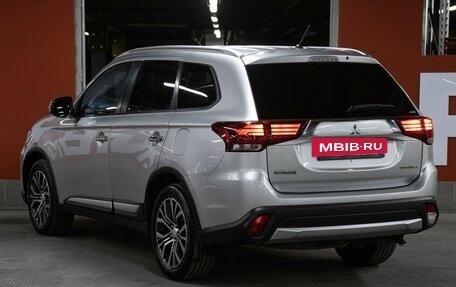 Mitsubishi Outlander III рестайлинг 3, 2015 год, 1 349 000 рублей, 7 фотография