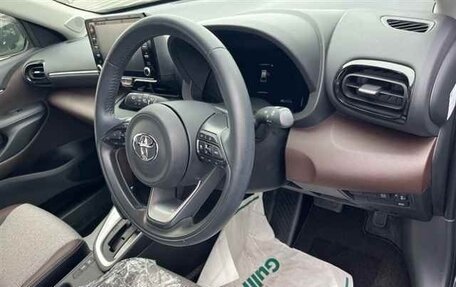 Toyota Yaris Cross, 2021 год, 1 700 000 рублей, 2 фотография