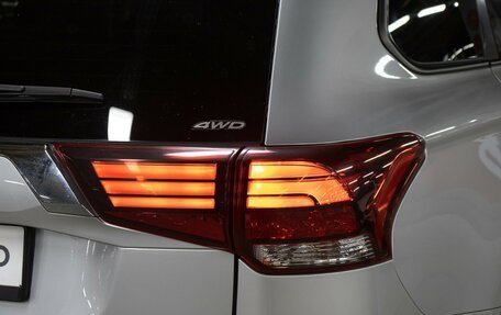 Mitsubishi Outlander III рестайлинг 3, 2015 год, 1 349 000 рублей, 24 фотография