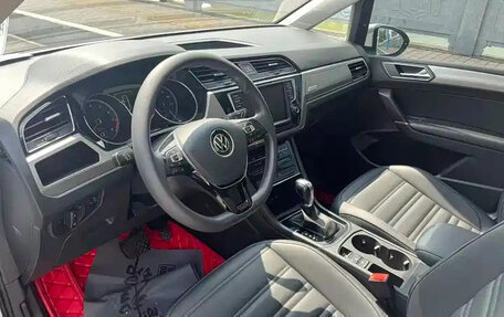 Volkswagen Touran III, 2022 год, 1 409 555 рублей, 8 фотография