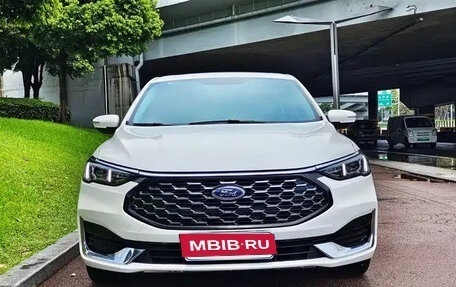 Ford Escort, 2022 год, 1 016 555 рублей, 2 фотография