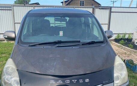 Toyota Ractis I, 2010 год, 650 000 рублей, 2 фотография