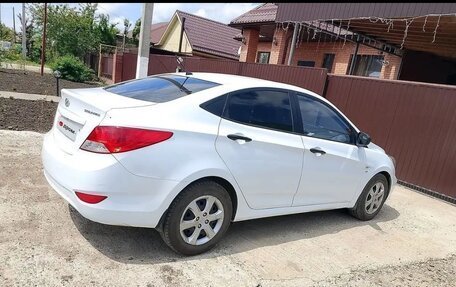 Hyundai Solaris II рестайлинг, 2013 год, 700 000 рублей, 1 фотография