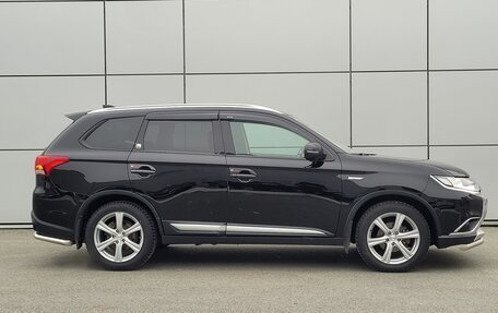 Mitsubishi Outlander III рестайлинг 3, 2018 год, 1 890 000 рублей, 5 фотография