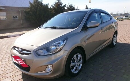 Hyundai Solaris II рестайлинг, 2011 год, 860 000 рублей, 2 фотография