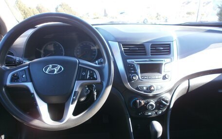 Hyundai Solaris II рестайлинг, 2011 год, 860 000 рублей, 12 фотография