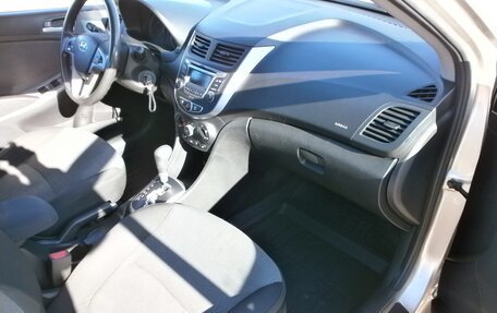 Hyundai Solaris II рестайлинг, 2011 год, 860 000 рублей, 14 фотография