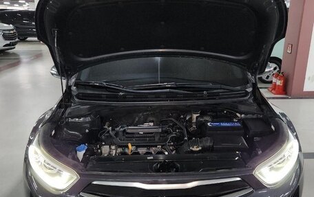 KIA Stonic, 2019 год, 1 850 000 рублей, 9 фотография