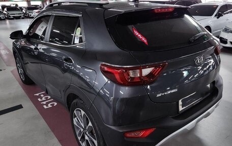 KIA Stonic, 2019 год, 1 850 000 рублей, 3 фотография