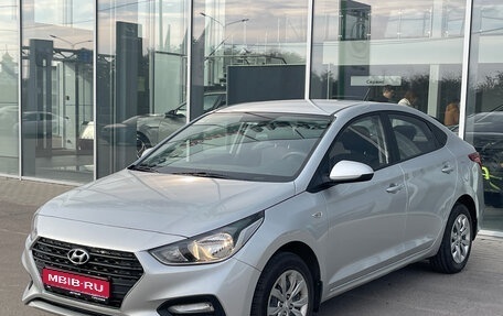 Hyundai Solaris II рестайлинг, 2018 год, 990 000 рублей, 1 фотография