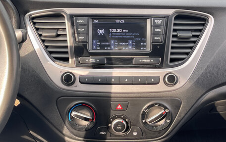 Hyundai Solaris II рестайлинг, 2018 год, 990 000 рублей, 11 фотография