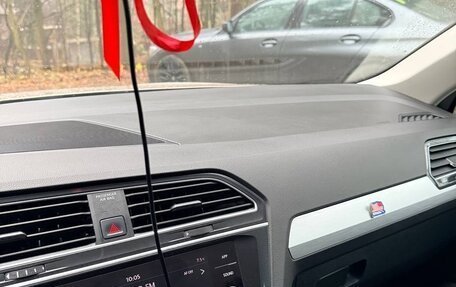 Volkswagen Tiguan II, 2018 год, 2 250 000 рублей, 13 фотография