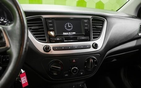 Hyundai Solaris II рестайлинг, 2018 год, 900 000 рублей, 6 фотография