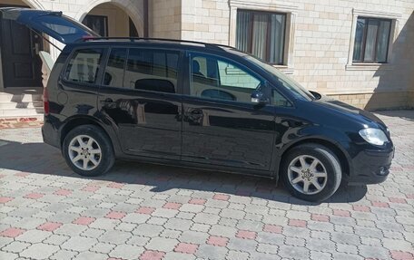 Volkswagen Touran III, 2007 год, 690 000 рублей, 3 фотография