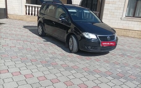 Volkswagen Touran III, 2007 год, 690 000 рублей, 2 фотография