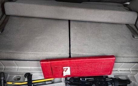 Jeep Commander, 2007 год, 1 800 000 рублей, 17 фотография