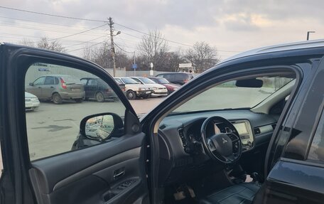 Mitsubishi Outlander III рестайлинг 3, 2014 год, 1 600 000 рублей, 5 фотография