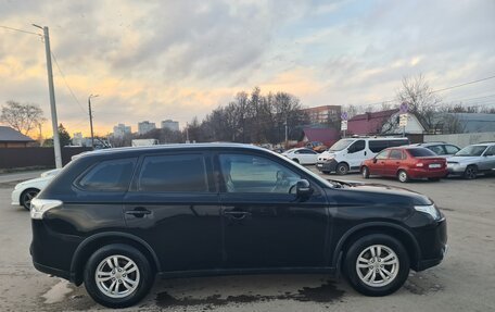 Mitsubishi Outlander III рестайлинг 3, 2014 год, 1 600 000 рублей, 2 фотография