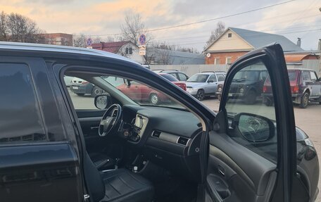 Mitsubishi Outlander III рестайлинг 3, 2014 год, 1 600 000 рублей, 6 фотография