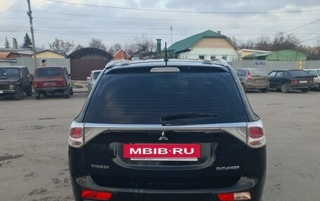 Mitsubishi Outlander III рестайлинг 3, 2014 год, 1 600 000 рублей, 4 фотография