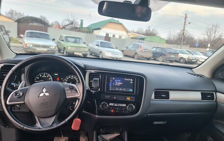 Mitsubishi Outlander III рестайлинг 3, 2014 год, 1 600 000 рублей, 8 фотография
