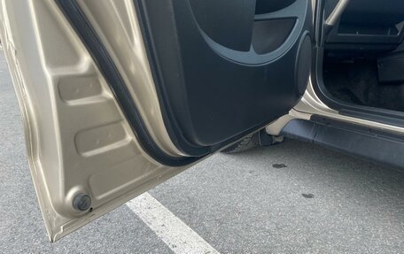 Toyota Ist II, 2003 год, 500 000 рублей, 13 фотография