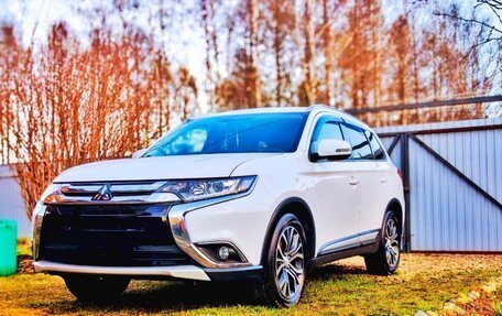 Mitsubishi Outlander III рестайлинг 3, 2016 год, 2 350 000 рублей, 2 фотография